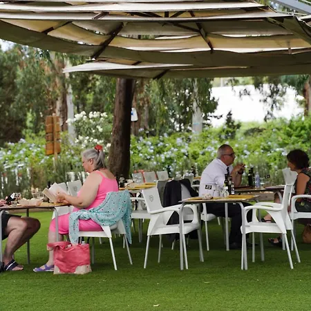 Village Flumendosa אתר קמפינג 3*