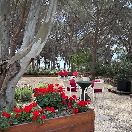 Village Flumendosa אתר קמפינג 3*